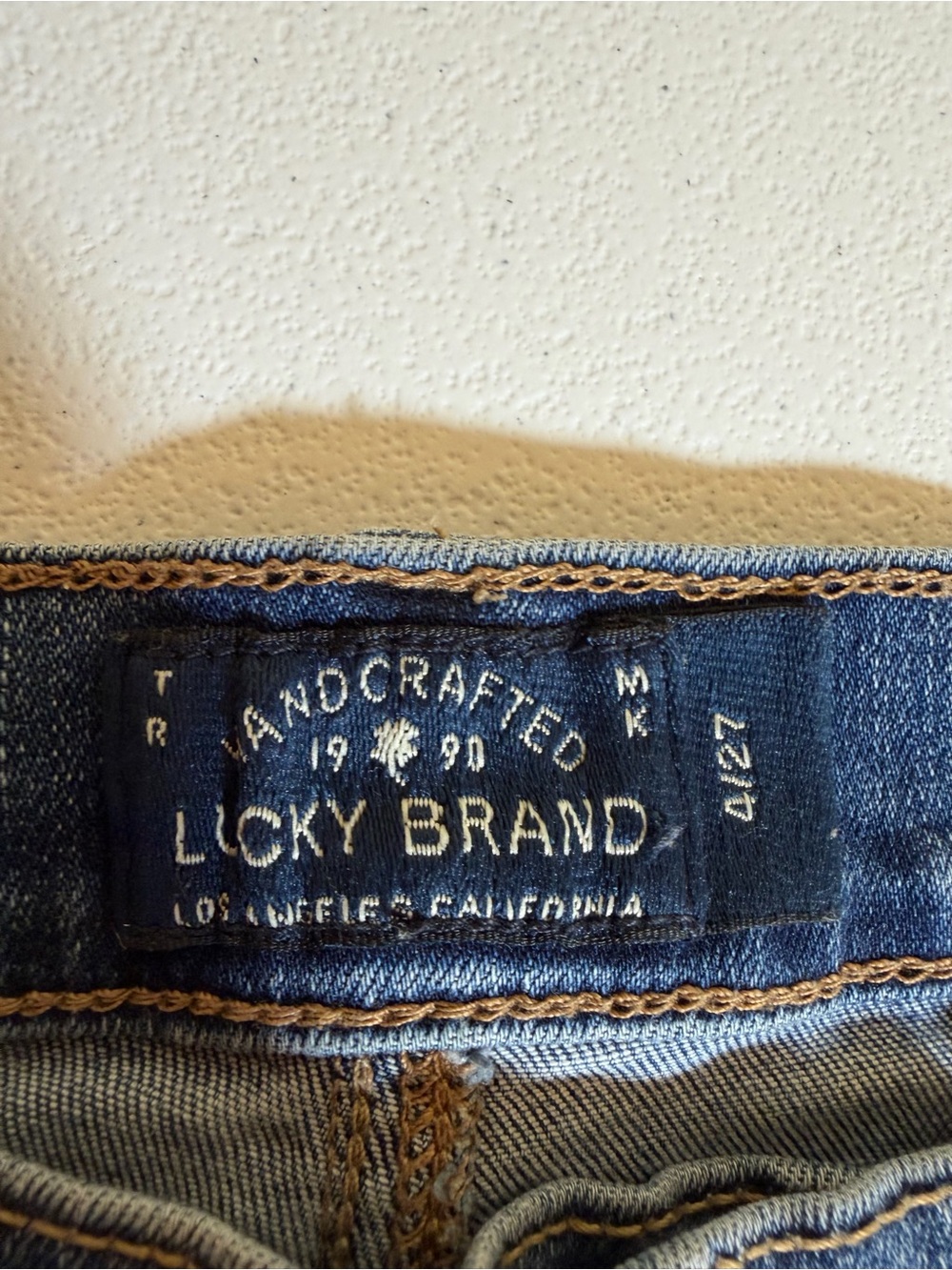 Lucky Brand Skinny Jeans Women’s Size 4/27 Medium Wash Distressed Raw Hem EUC - Picture 13 of 13